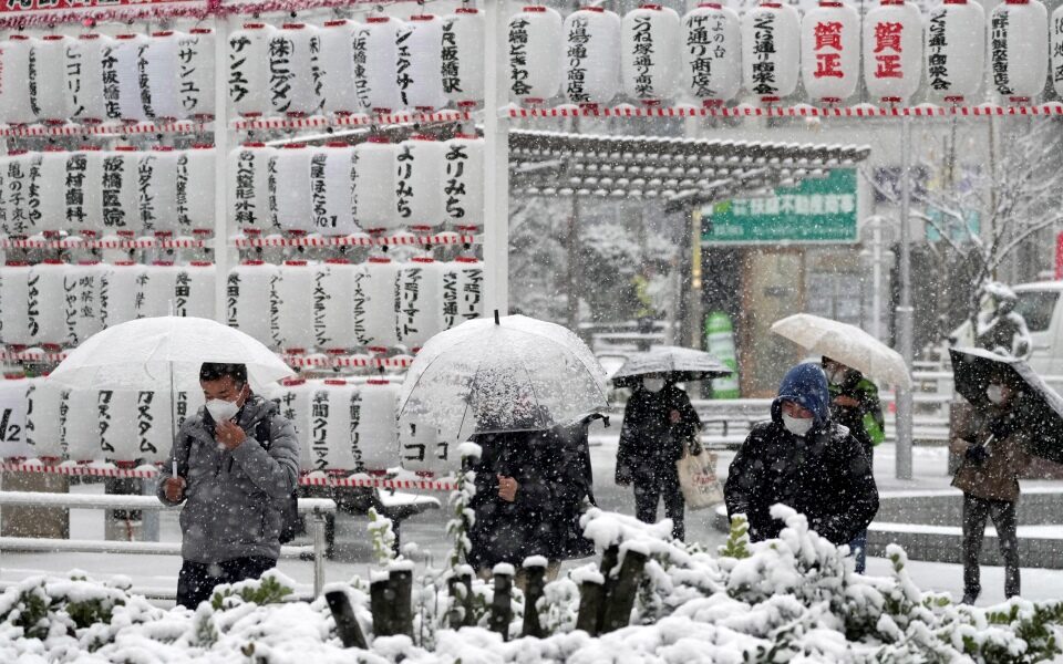 Τόκιο: Σπάνια χιονόπτωση ακυρώνει πάνω από 100 πτήσεις