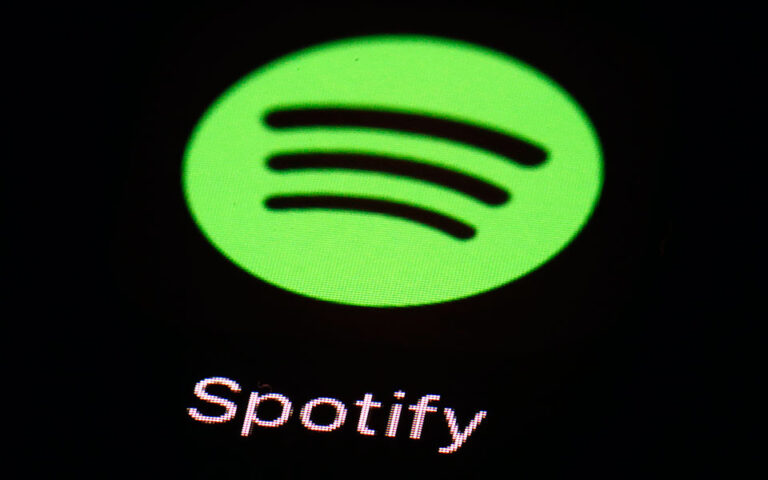 Spotify: Ο διευθύνων σύμβουλος υπερασπίζεται τη διατήρηση του podcast του Τζο Ρόγκαν