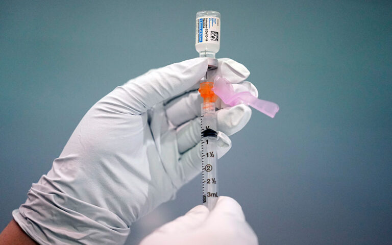 NYT: Η J&J σταμάτησε προσωρινά την παραγωγή του εμβολίου κατά του κορωνοϊού