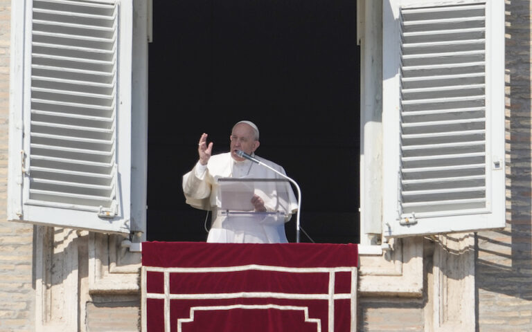 Πάπας Φραγκίσκος: Ένας πόλεμος στην Ουκρανία θα ήταν «τρέλα»