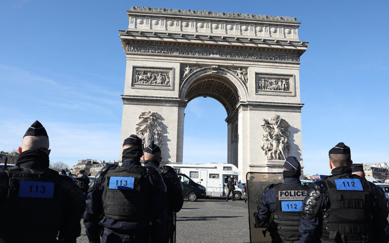 Γαλλία: Δεκάδες προσαγωγές στο Παρίσι για το «Κονβόι της Ελευθερίας»  – Οχήματα αναχωρούν για τις Βρυξέλλες