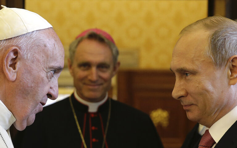 Πάπας Φραγκίσκος για τον πόλεμο στην Ουκρανία: «Πρέπει να σιγήσουν τα όπλα»