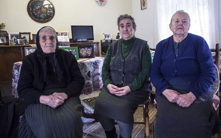 Γιαγιάδες της Λέσβου: Συγκίνηση για την απώλεια της Ευστρατίας Μαυραπίδου