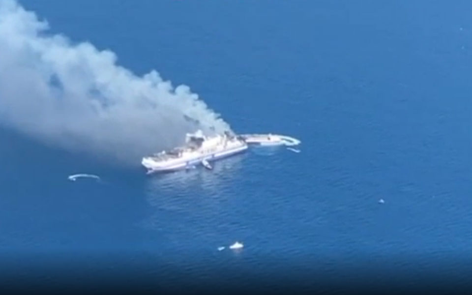 φωτιά-στο-πλοίο-euroferry-olympia-δύο-έλληνες-μεταξύ-561725584