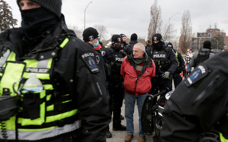 Καναδάς: Ένταση στο Οντάριο – Η αστυνομία προχωράει σε συλλήψεις