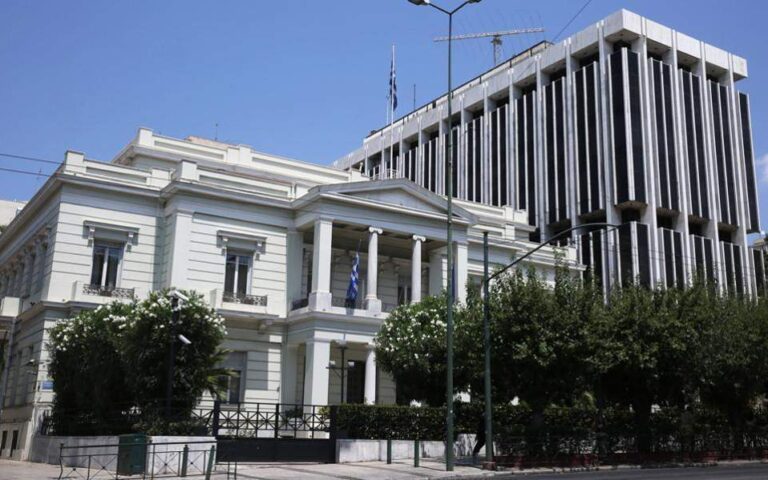 Ελληνικό ΥΠΕΞ: «Καταδικάζουμε απερίφραστα τη σημερινή ρωσική επίθεση εναντίον της Ουκρανίας»