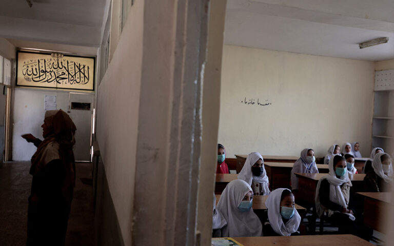 Το καθεστώς των Ταλιμπάν έκλεισε ξανά τα σχολεία θηλέων