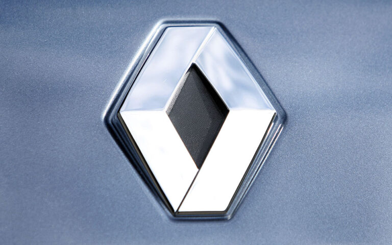 Renault: Αναστέλλει τις βιομηχανικές δραστηριότητες στη Ρωσία