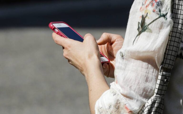 Έρευνα: Οι χρήστες κινητού τηλεφώνου δεν έχουν αυξημένο κίνδυνο καρκίνου στον εγκέφαλο
