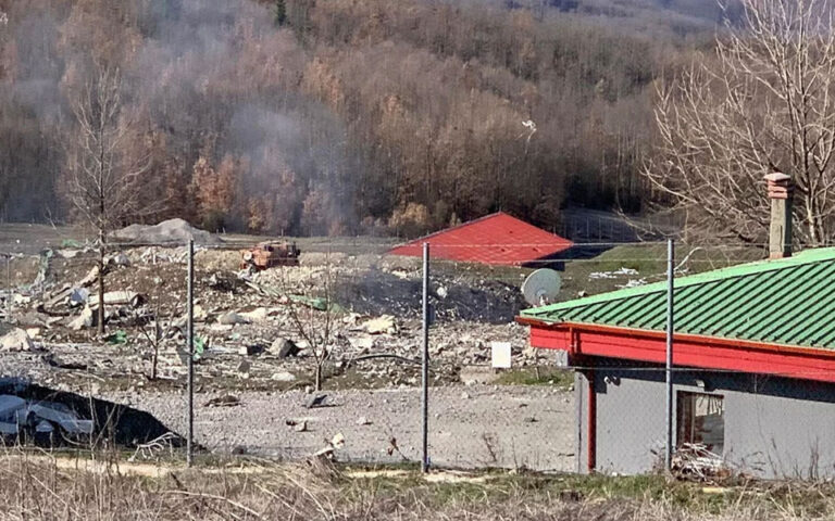 Έκρηξη σε εργοστάσιο στα Γρεβενά: Τρεις αγνοούμενοι – Ισοπεδώθηκε η μονάδα λέει ο δήμαρχος στην «Κ»