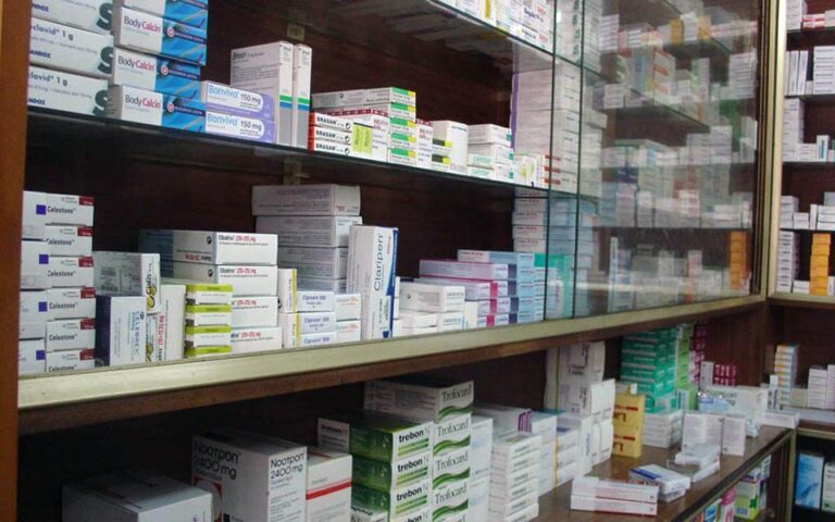 Πολυφαρμακεία και αλυσίδες φαρμακείων σε στάση αναμονής