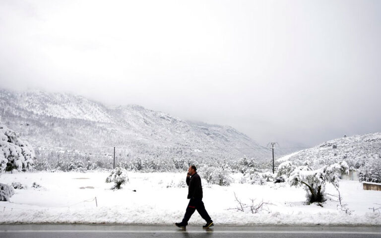 Κακοκαιρία Φίλιππος: Πού θα χιονίσει τις επόμενες ώρες – Προβλήματα στους δρόμους της Αττικής (εικόνες)
