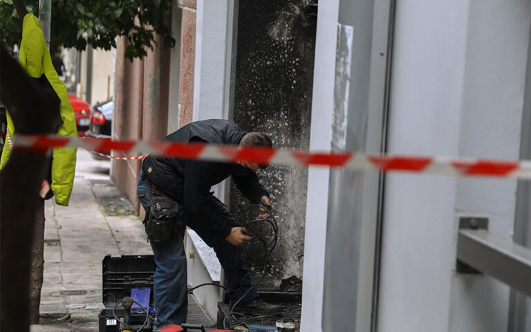 Παγκράτι: Άγνωστοι τοποθέτησαν γκαζάκια στην είσοδο κτιρίου