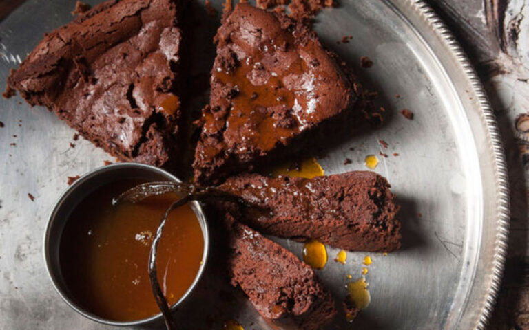 Γλυκά με σοκολάτα: 30 συνταγές που θέλουμε να φάμε τώρα