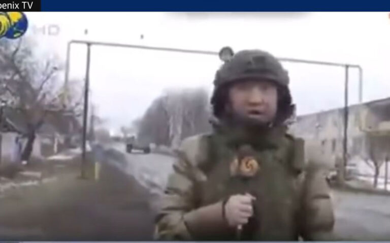 Πόλεμος στην Ουκρανία: Ποιος είναι ο Κινέζος ανταποκριτής που ακολουθεί τα ρωσικά στρατεύματα
