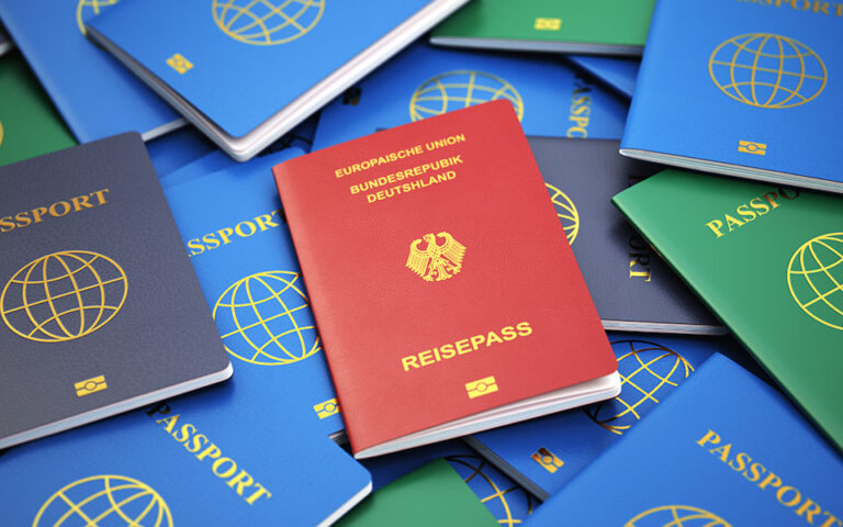 Ευρωκοινοβούλιο: Ζητεί απαγόρευση «χρυσών διαβατηρίων» και κανόνες για τις «χρυσές βίζες»