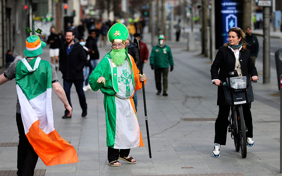St. Patrick’s Day: Ποιος ήταν ο Άγιος Πατρίκιος και πώς γιορτάζουν σήμερα οι Ιρλανδοί-1
