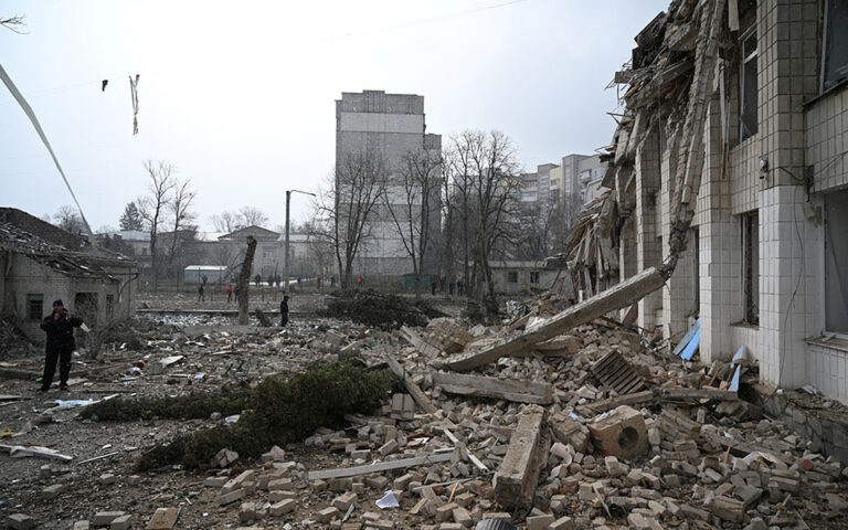 Αξιωματούχος: Η Ρωσία ήδη χρησιμοποιεί βόμβες διασποράς στην Ουκρανία