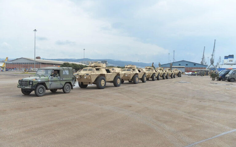 Στρατός: Παραλαβή 130 τεθωρακισμένων οχημάτων Μ1117 (εικόνες)