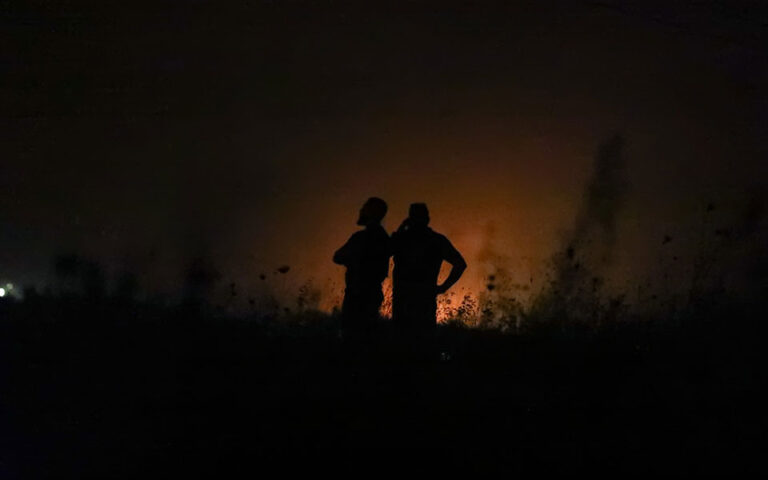 Ζάκυνθος: Μεγάλη φωτιά τώρα στο χωριό Κοιλιωμένος