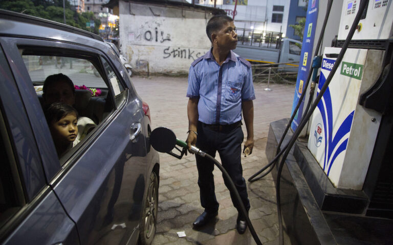 Ινδία: Αγοράζει ποσότητες «ρεκόρ» ρωσικού πετρελαίου επειδή είναι σε… έκπτωση