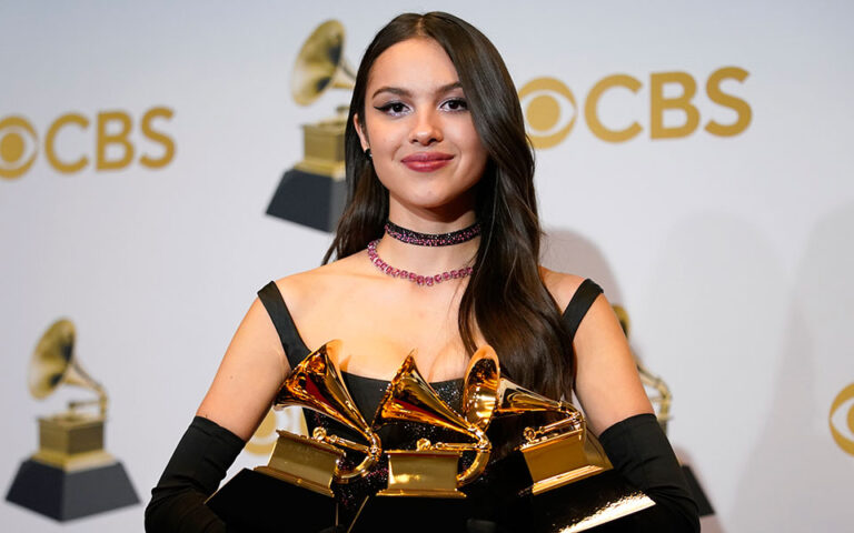 Grammys 2022: Ολίβια Ροντρίγκο, Silk Sonic και Τζον Μπατίστ οι μεγάλοι νικητές