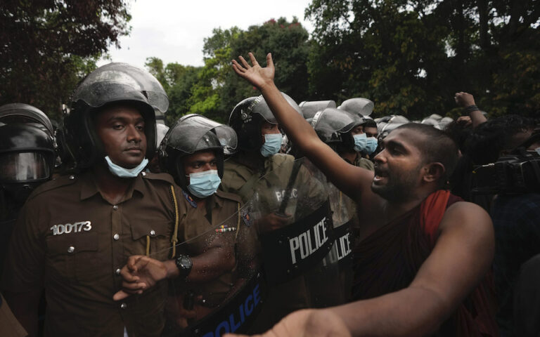 Σρι Λάνκα: Αντιμέτωπη η χώρα με τη μεγαλύτερη κρίση των τελευταίων οχτώ δεκαετιών