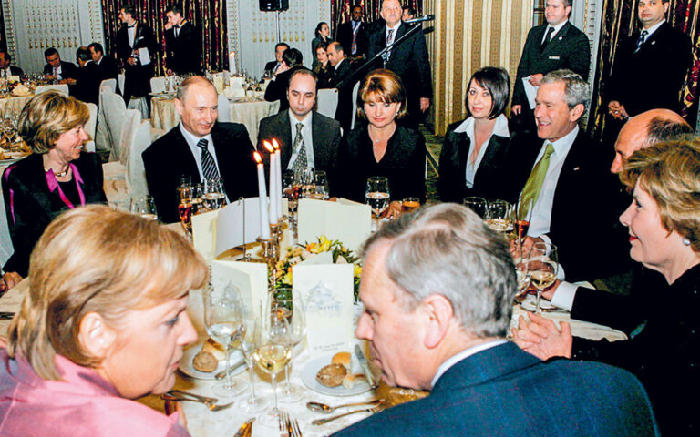 Πόλεμος στην Ουκρανία: Πώς η σύνοδος του ΝΑΤΟ το 2008 στο Βουκουρέστι εξηγεί το σήμερα