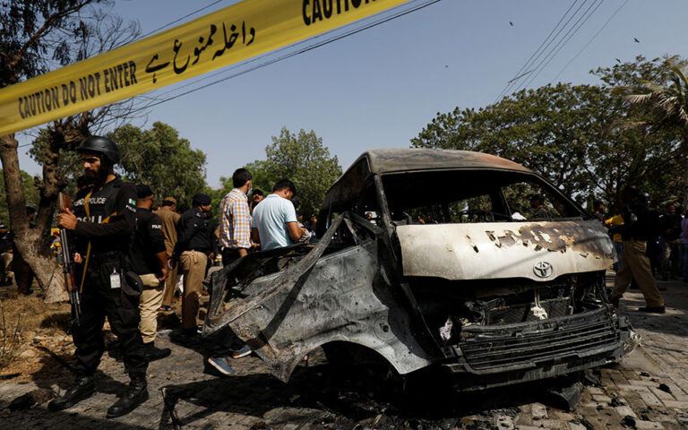 Πακιστάν: Τέσσερις νεκροί από επίθεση γυναίκας καμικάζι στο Καράτσι
