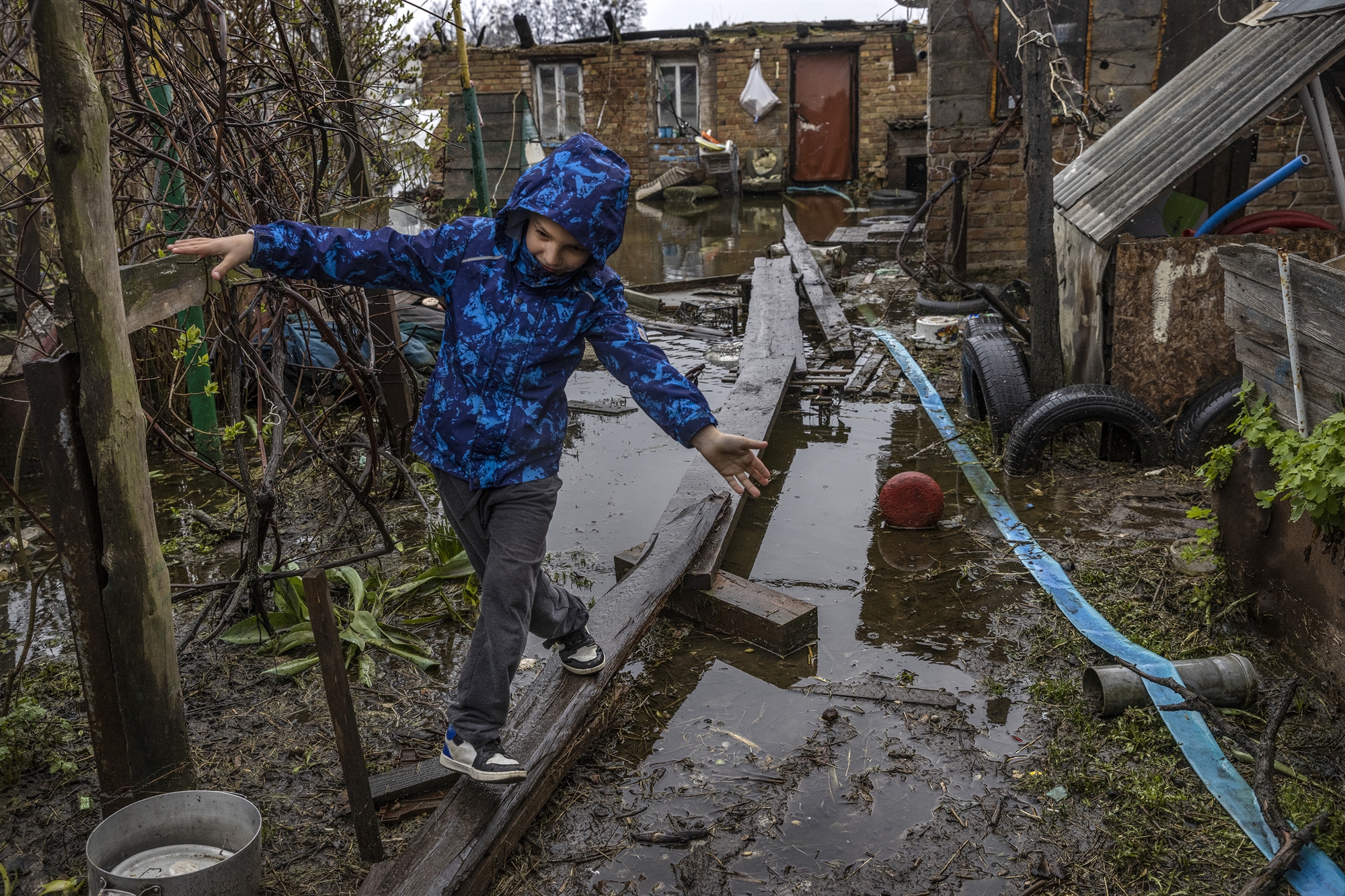 Πόλεμος στην Ουκρανία: Καλύτερα κάτω από το νερό, παρά στα χέρια των Ρώσων – Πλημμύρισαν ένα χωριό για να σώσουν τη χώρα-4