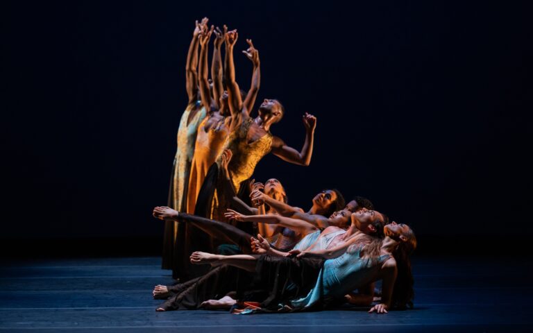 Η χορογράφος Τζάνετ Αϊλμπερ στην «Κ»: Το σώμα κινείται από την καρδιά