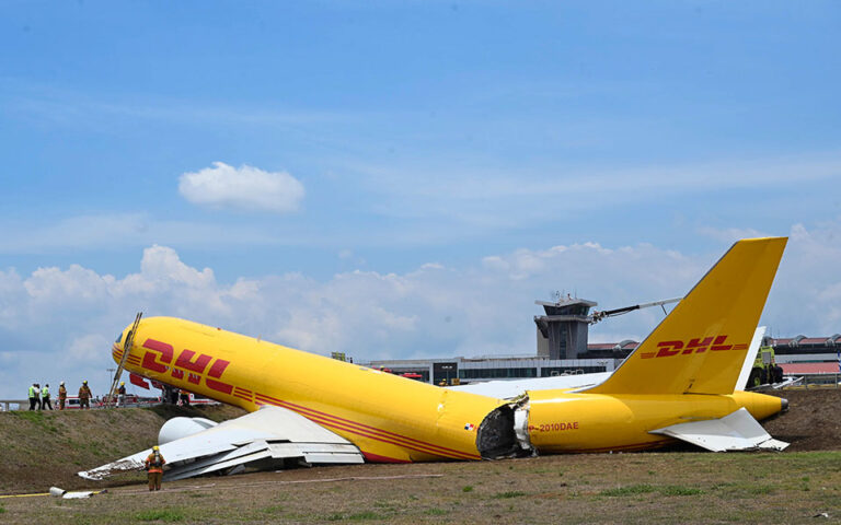 Κόστα Ρίκα: Αεροσκάφος της DHL κόπηκε στα δύο κατά τη διάρκεια αναγκαστικής προσγείωσης (εικόνες)