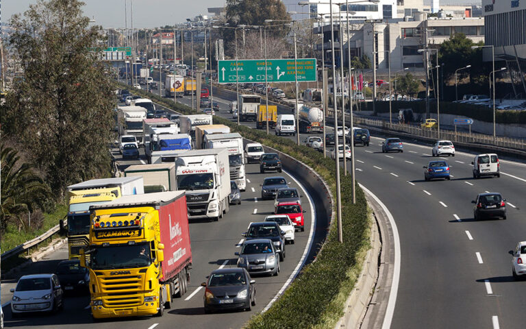Έκτακτα μέτρα της τροχαίας από την Μεγάλη Πέμπτη – Τι ισχύει για τα φορτηγά