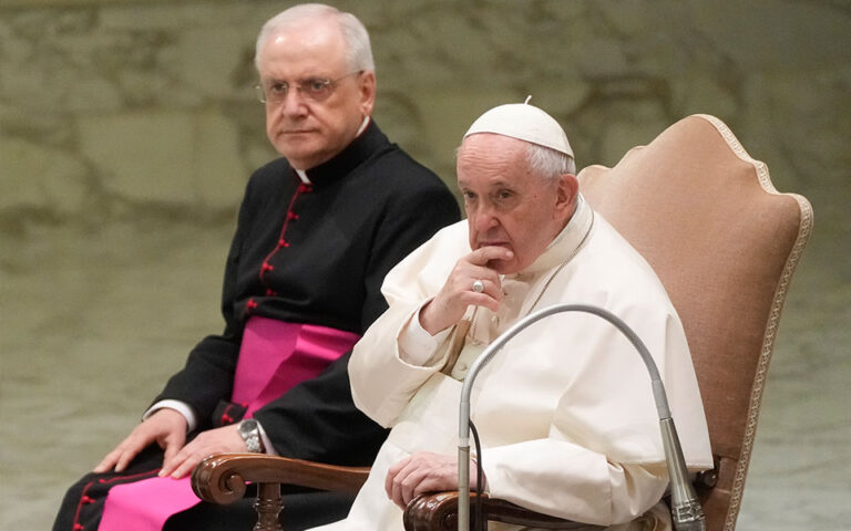 Πάπας Φραγκίσκος:  Δεν μπορώ να περπατήσω, πρέπει να υπακούσω στον γιατρό