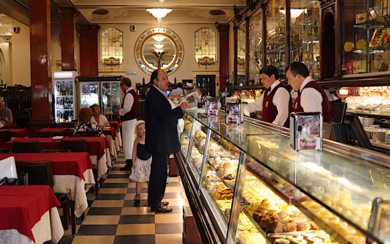Οι Βερσαλλίες της Λισαβώνας, ένα ιστορικό café σχεδόν 100 χρονών