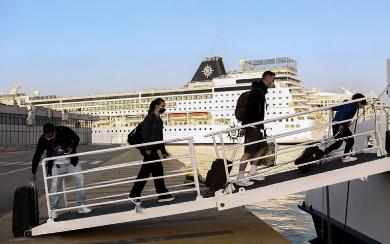 Πάσχα: Κατά 150% αυξήθηκε η κίνηση στο λιμάνι του Πειραιά σε σχέση με πέρυσι