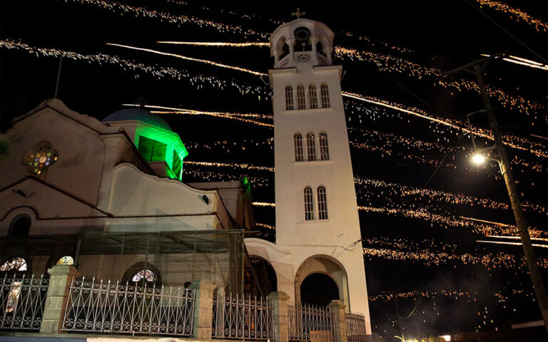 Χίος: Καλύπτονται σπίτια και εκκλησίες στο Βροντάδο ενόψει του ρουκετοπόλεμου