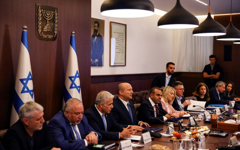 Ισραήλ: Με 60 έδρες ξανά η συγκυβέρνηση έπειτα από την ανάκληση της παραίτησης βουλευτού
