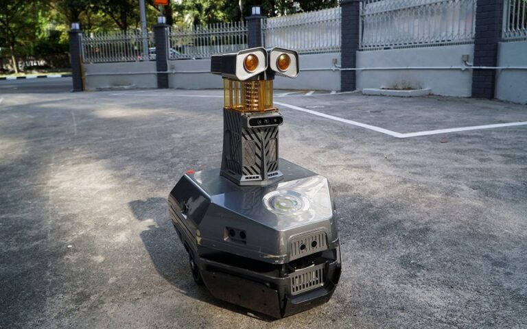 Από μπαρίστα μέχρι βιβλιοθηκάριοι: Τα ρομπότ έπιασαν δουλειά στη Σιγκαπούρη