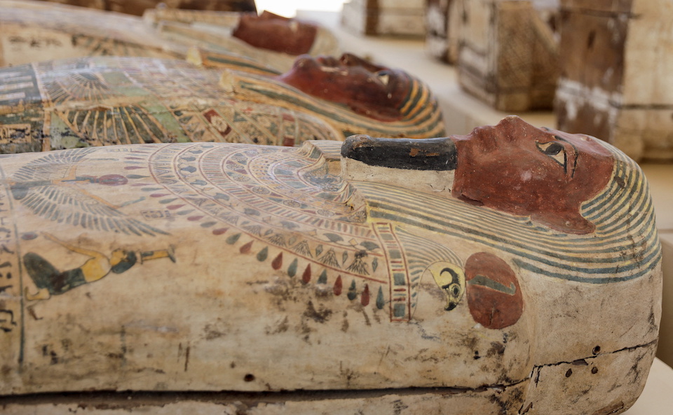 Μεγάλη αρχαιολογική ανακάλυψη στην Αίγυπτο: Στο φως εκατοντάδες σαρκοφάγοι και αγάλματα-1