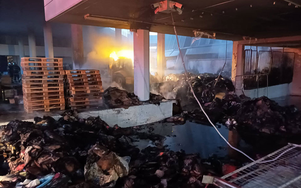 ΣΕΦ: Φωτιά σε παλέτες με βοήθεια για την Ουκρανία (εικόνες)-3