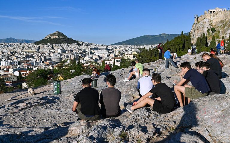 Σε τροχιά δημογραφικού αδιεξόδου η Ελλάδα