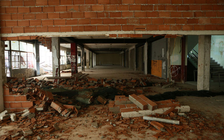 ΑΠΘ: Εικόνες καταστροφής στο κτίριο του Τμήματος Βιολογίας