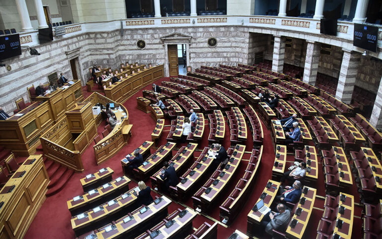 Βουλή: Τροπολογία για επιτάχυνση των διαδικασιών απονομής συντάξεων