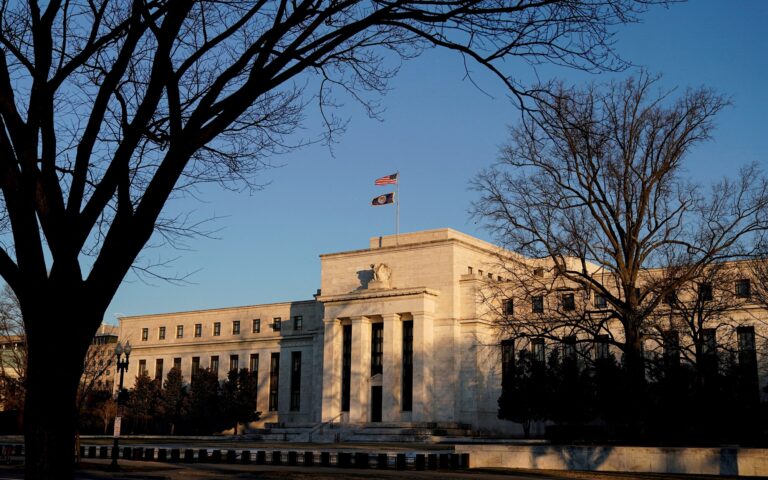 Πιθανή παύση στις αυξήσεις επιτοκίων από τη Fed
