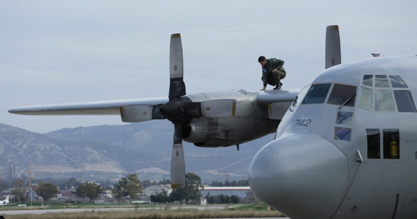 Στη διάρκεια της δεκαετίας 2000-2010, τα C-130 άρχισαν να παρουσιάζουν και δομικά προβλήματα, με κύριο εκείνο που αφορά την κατάσταση του κιβωτίου πτερυγίων, δηλαδή του συστήματος που συνδέει την άτρακτο με τα φτερά (φωτ. αρχείου). INTIME NEWS