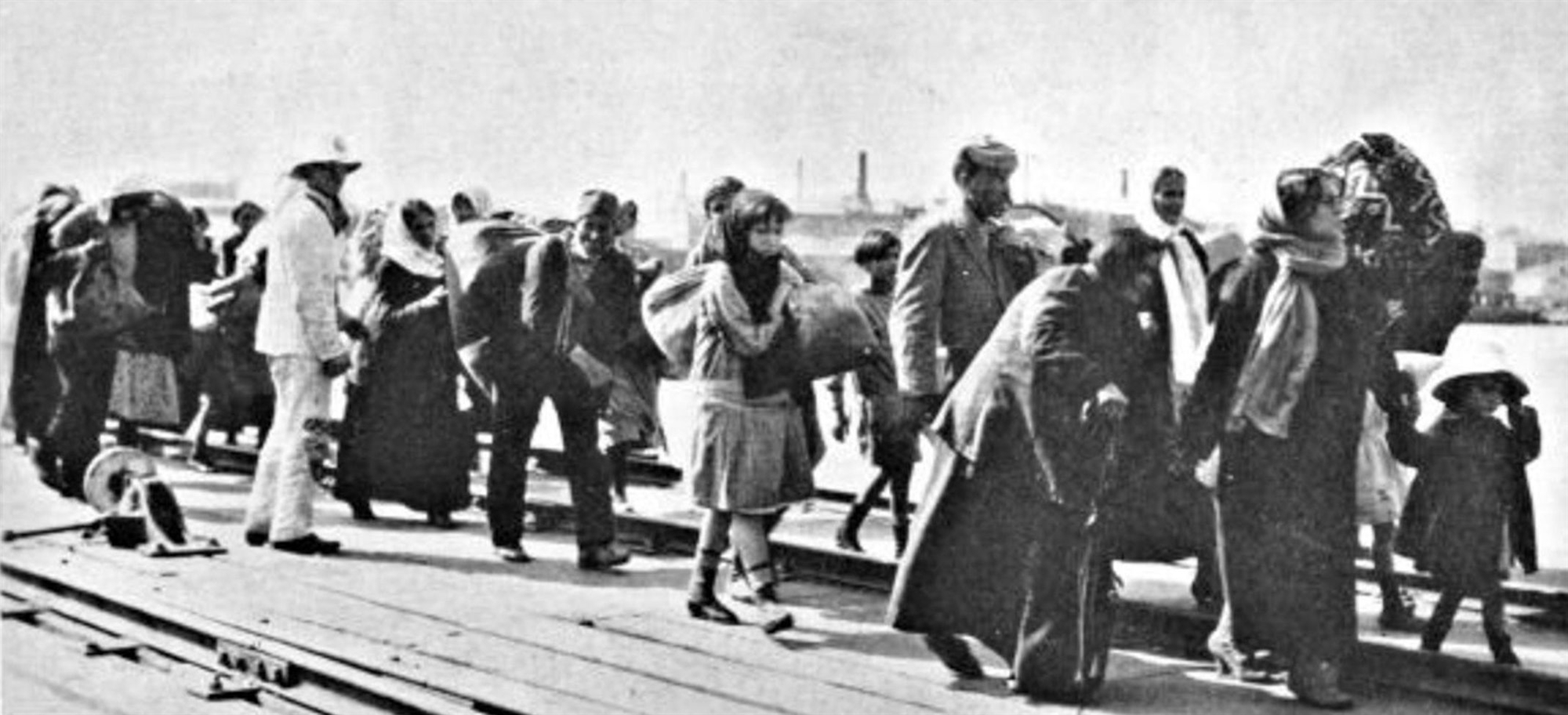 1922 – Τα Αναπάντητα Ερωτήματα της Καταστροφής: Πώς ξεκίνησε η τραγωδία στην προκυμαία της Σμύρνης-3