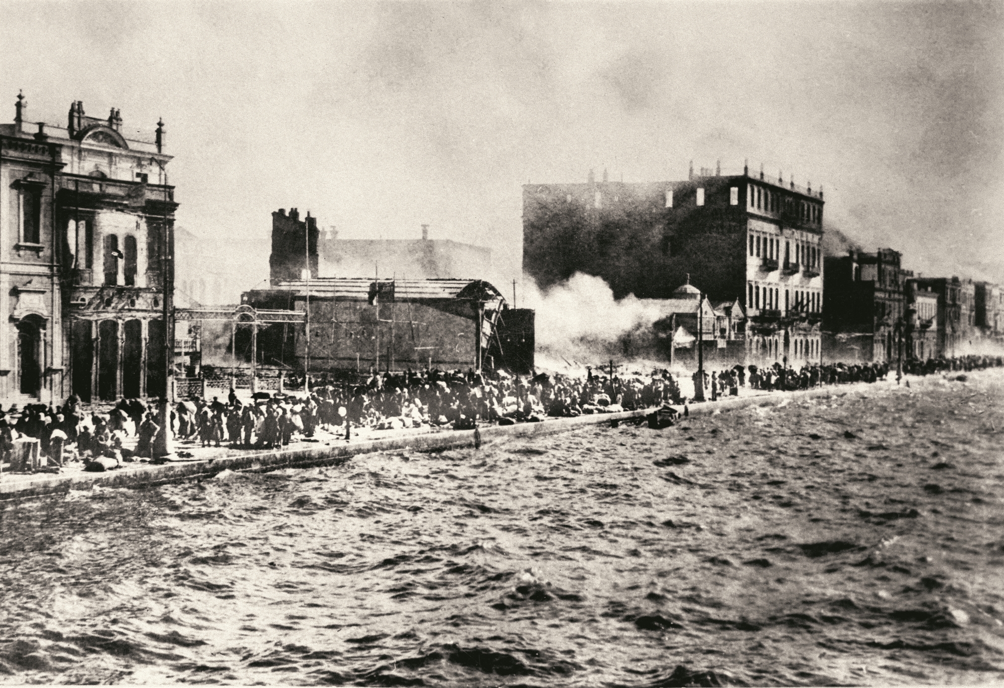 1922 – Τα Αναπάντητα Ερωτήματα της Καταστροφής: Πώς ξεκίνησε η τραγωδία στην προκυμαία της Σμύρνης-2