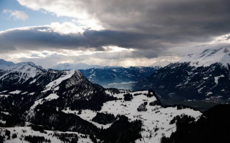 Ελβετικές Άλπεις: Δύο ορειβάτες σκοτώθηκαν και εννέα τραυματίστηκαν από πτώση παγωμένων ογκόλιθων