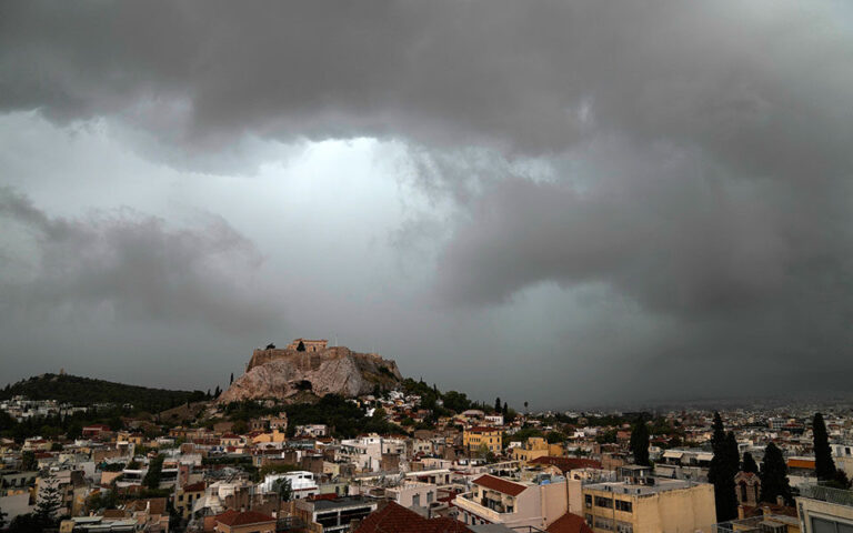 Καιρός: Βροχές και καταιγίδες αύριο σε Δυτική και Νότια Ελλάδα – Ανοδος της θερμοκρασίας και αφρικανική σκόνη